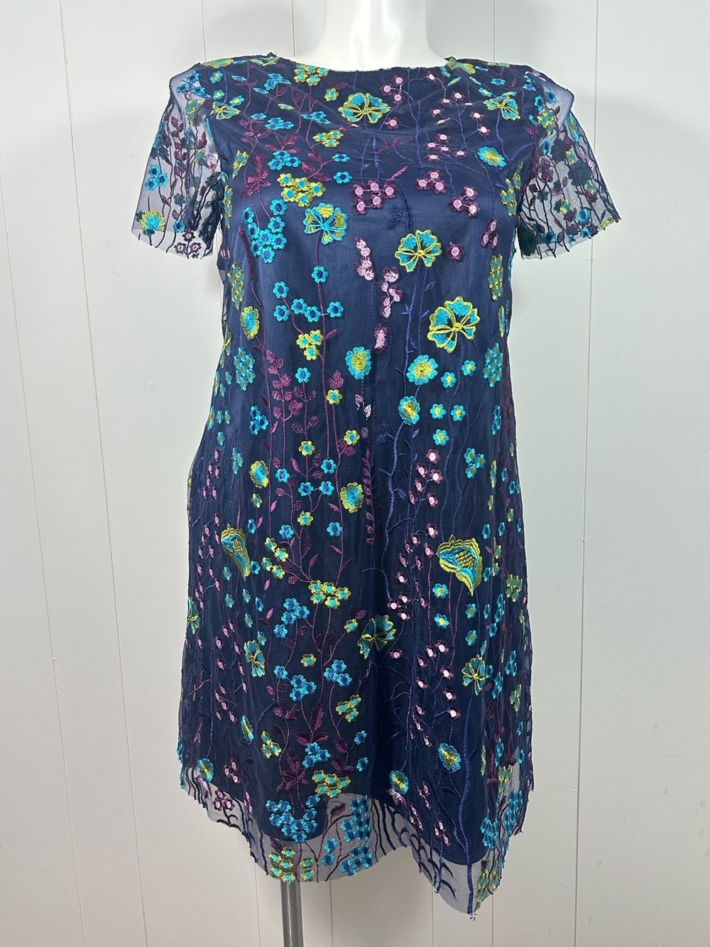 Tahari Women’s Sz 8 Floral Embroidered Navy Sheer Mesh Shift Dress Short Sleeve
